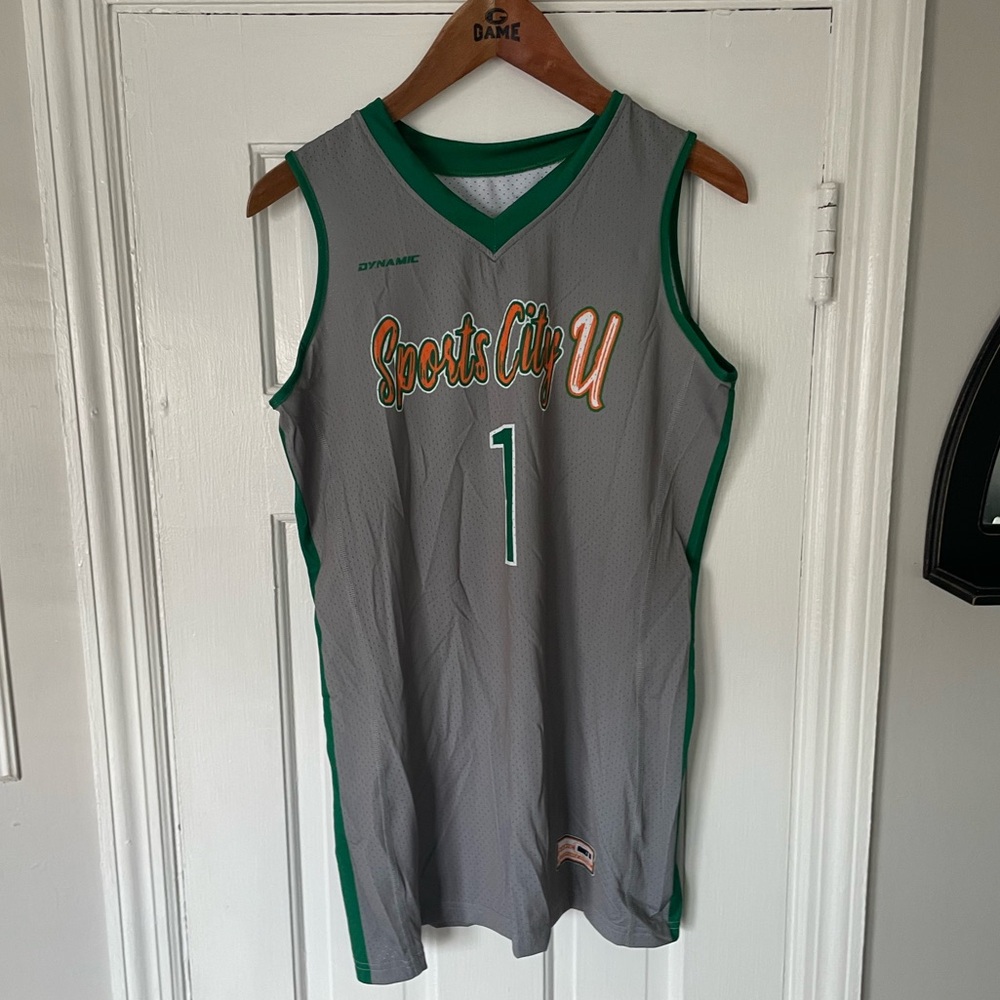 Dynamic Women’s Medium Basketball Jersey Sports City U Gray Green NWOT B6